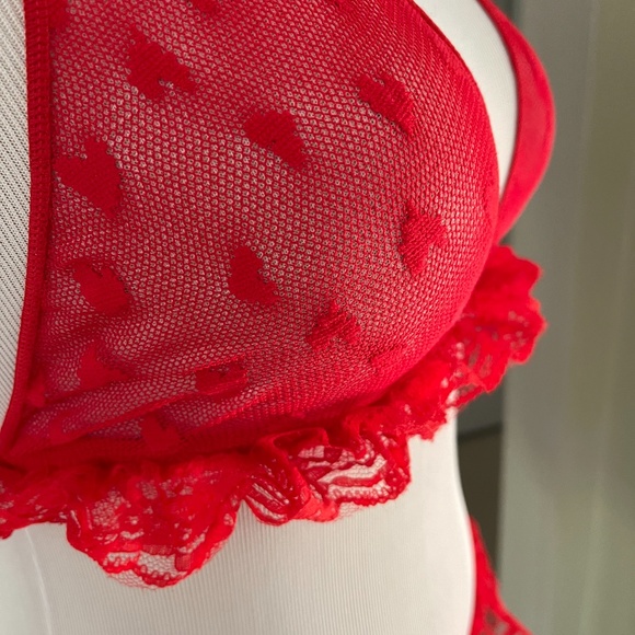 Red lace lingerie set with stockings - Picture 2 of 6